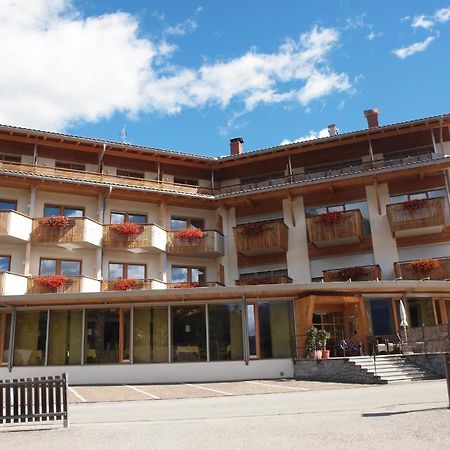 Sporthotel Rasen Rasun di Sotto Bagian luar foto