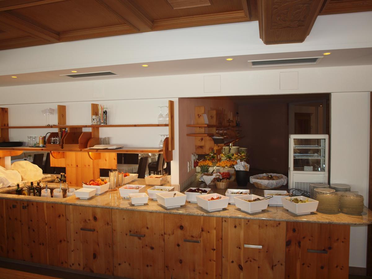 Sporthotel Rasen Rasun di Sotto Bagian luar foto
