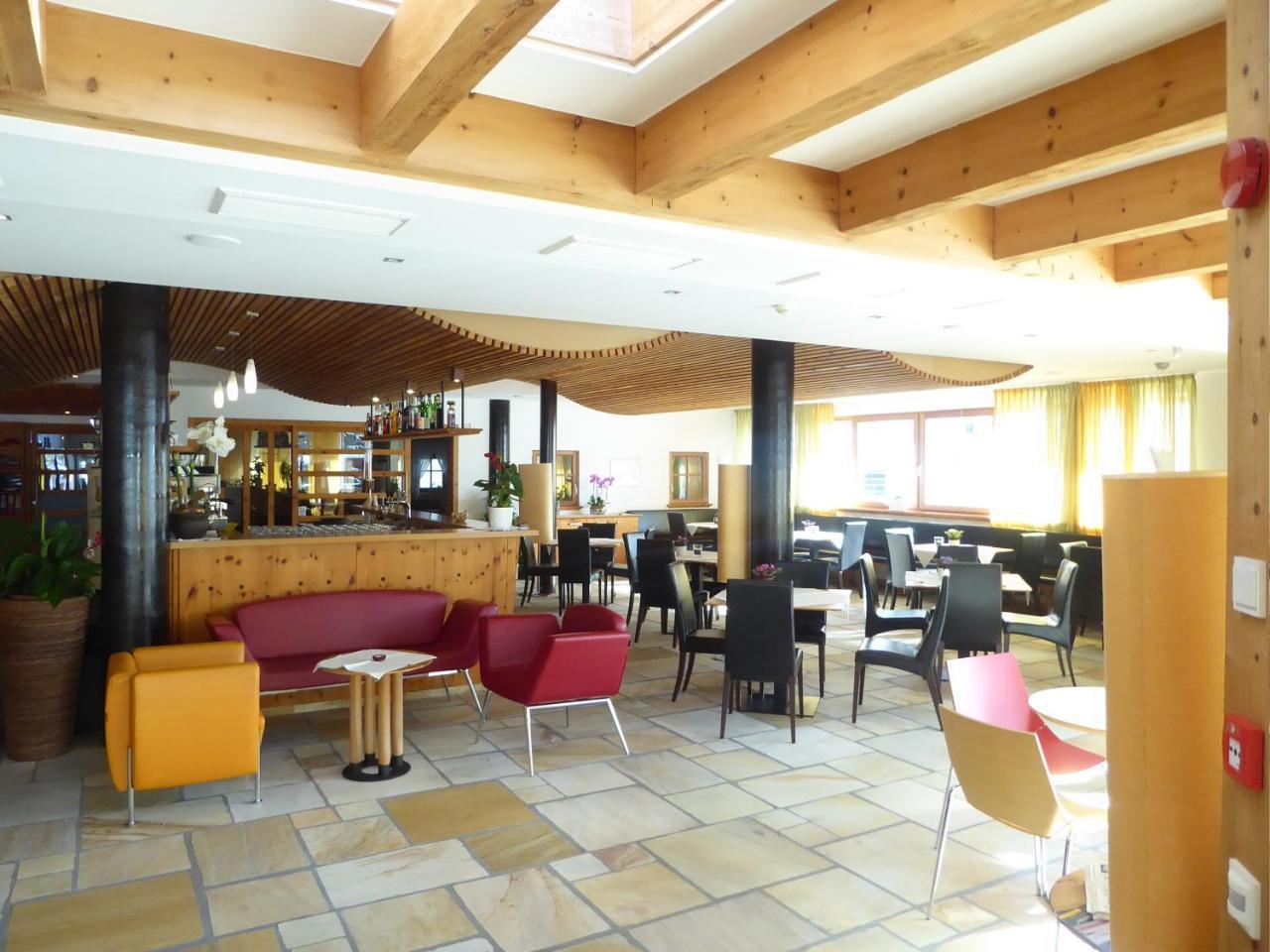 Sporthotel Rasen Rasun di Sotto Bagian luar foto