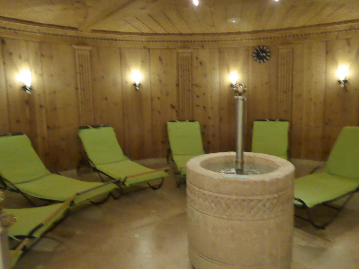 Sporthotel Rasen Rasun di Sotto Bagian luar foto
